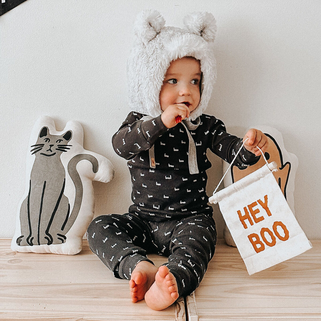 Child wearing Kids' Organic L/Sleeve PJ Set in Boo.