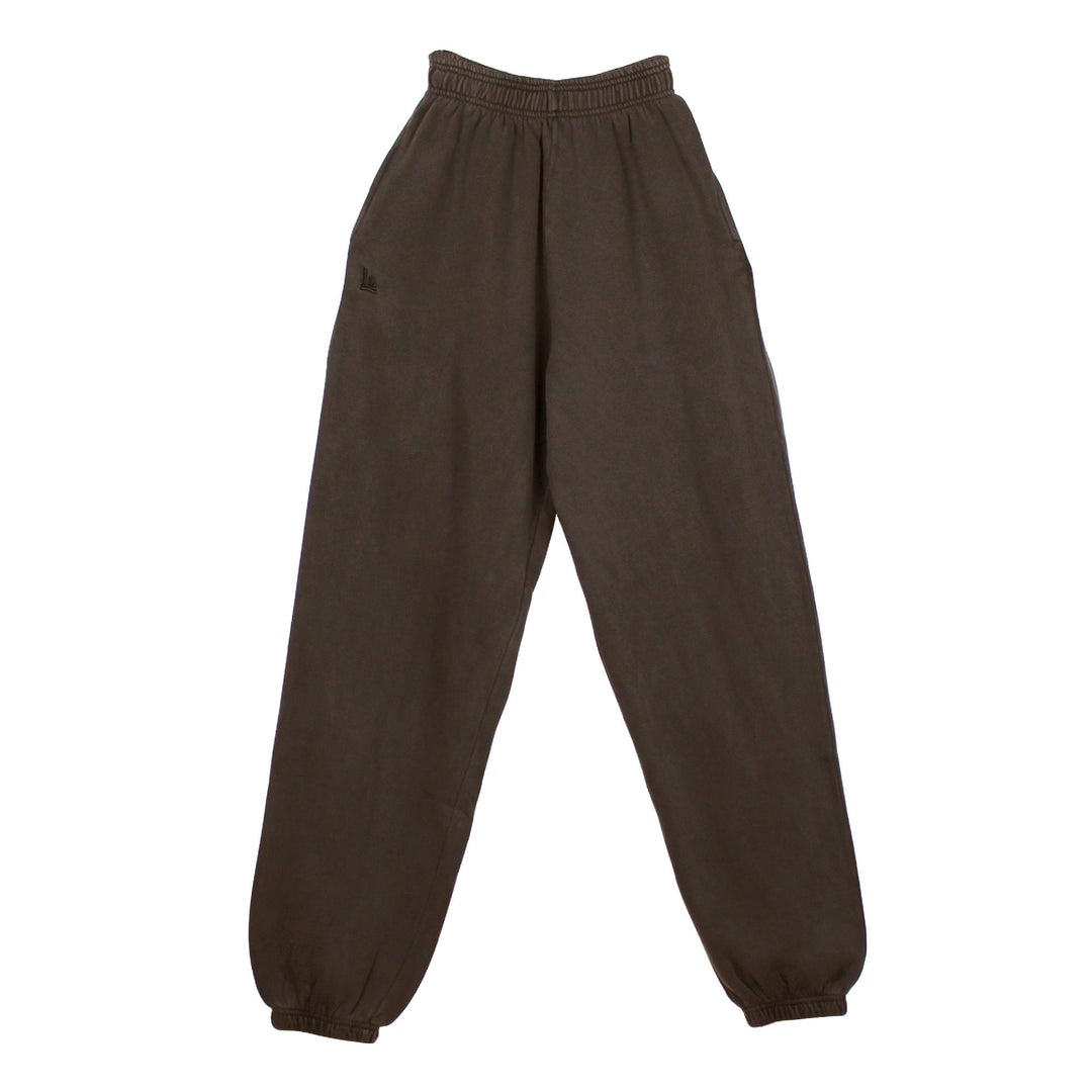 Women's Organic Fleece Joggers in Bark, a brown color.