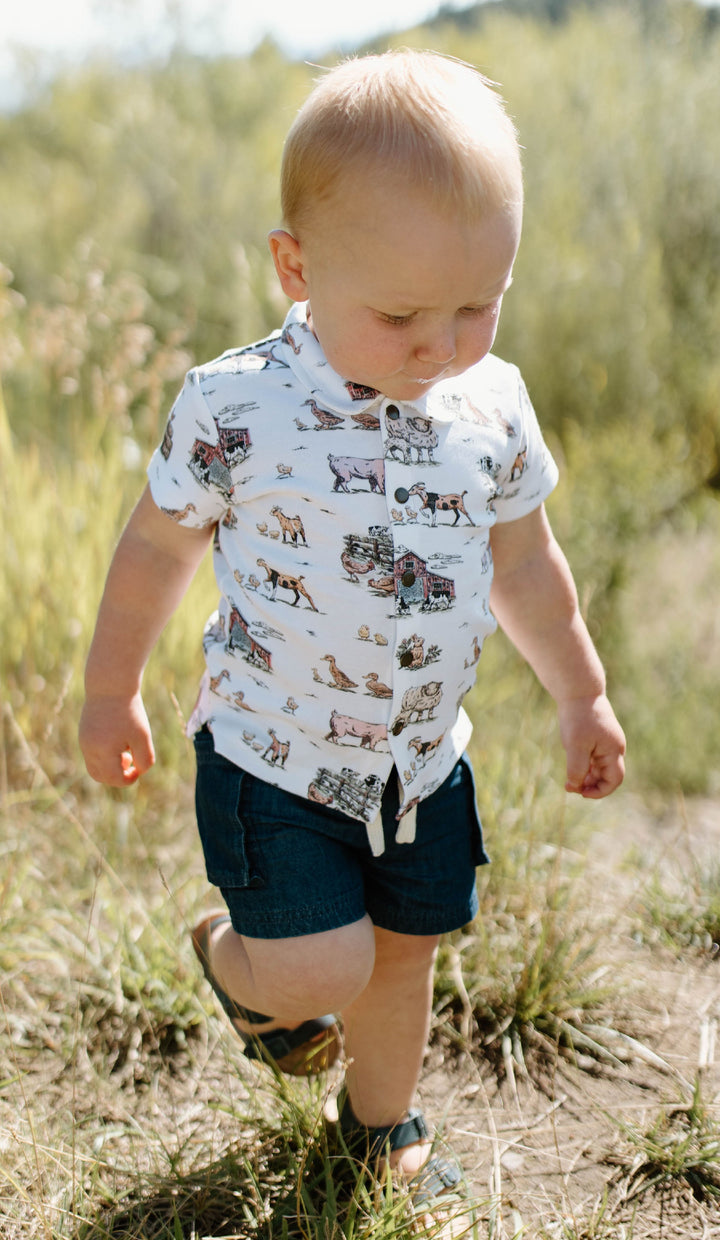 Child wearing Kids' Organic Button-Up S/Sleeve in Farm Friends.