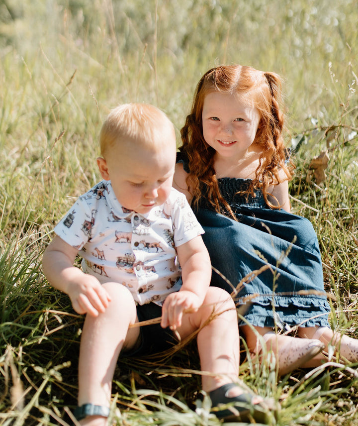 Child wearing Kids' Organic Button-Up S/Sleeve in Farm Friends.