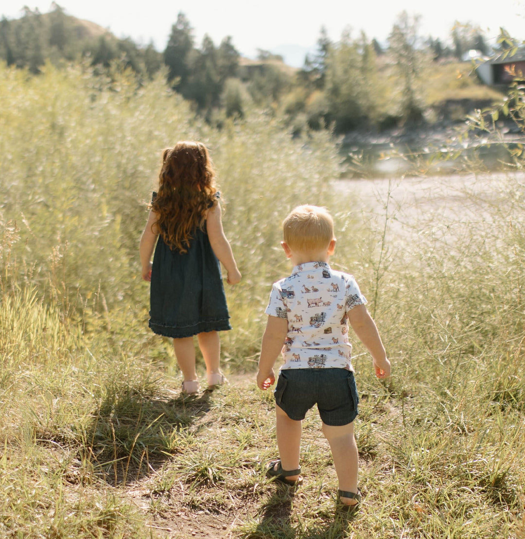Child wearing Kids' Organic Button-Up S/Sleeve in Farm Friends.