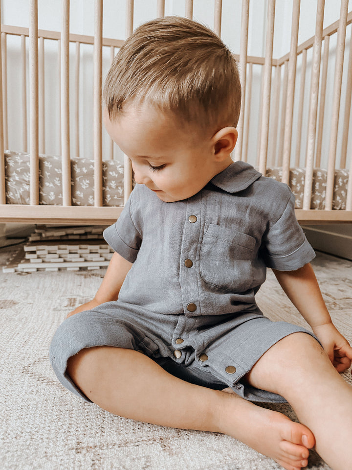 Child wearing Organic Muslin S/Sleeve Coverall in Moonstone.