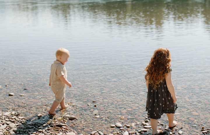 Child wearing Organic Muslin S/Sleeve Coverall in Oatmeal Sailboat.