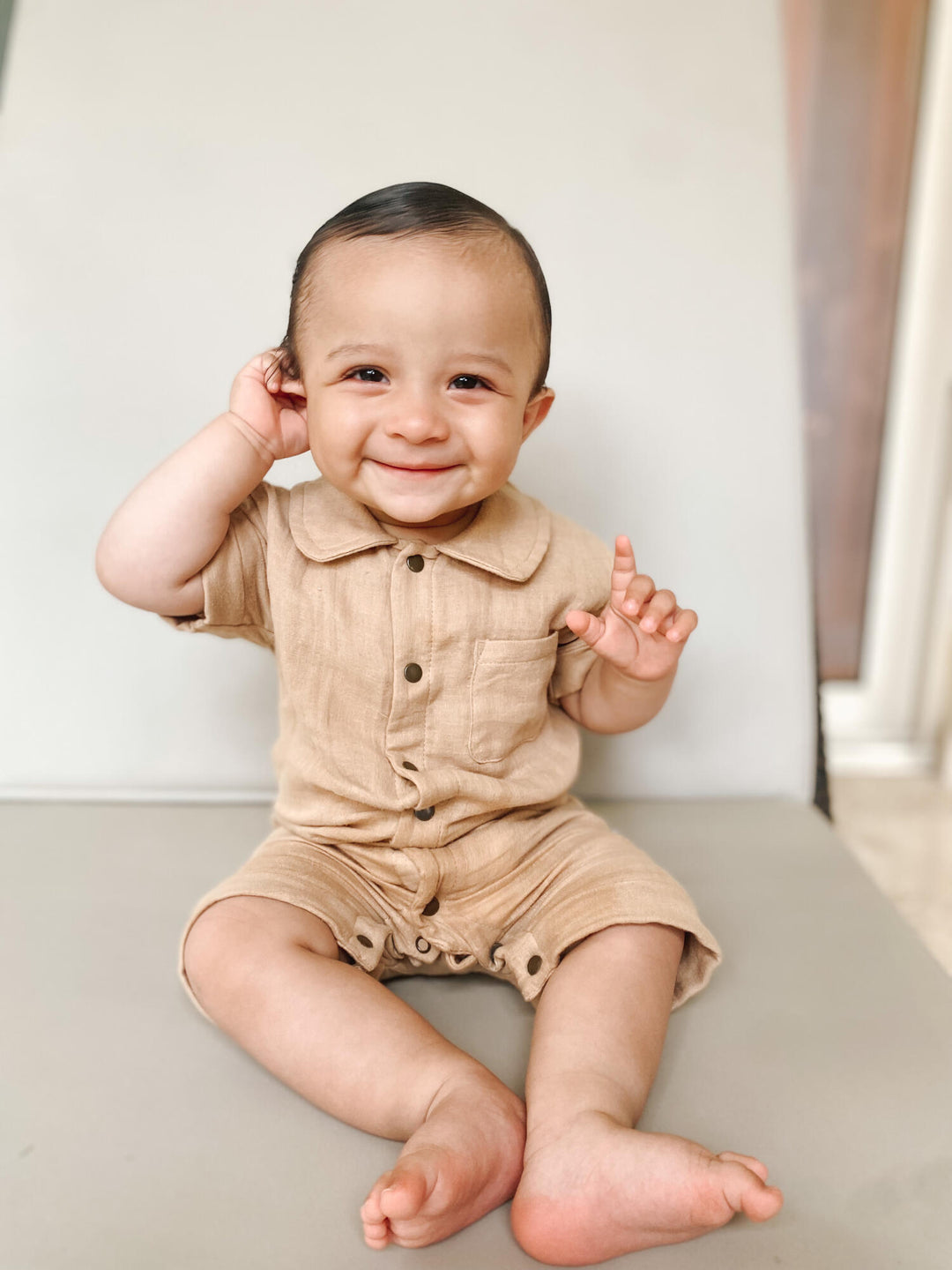 Child wearing Organic Muslin S/Sleeve Coverall in Wheat.