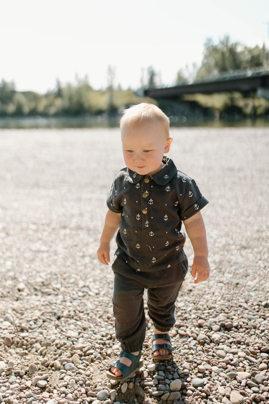 Child wearing Organic Muslin Tee & Harem Pant Set in Chia Anchor.