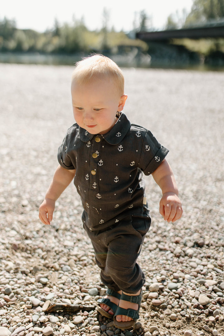Child wearing Organic Muslin Tee & Harem Pant Set in Chia Anchor.
