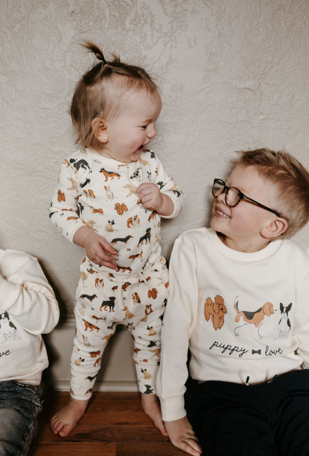 Child wearing Organic Long-Sleeve Bodysuit in Puppy Love.