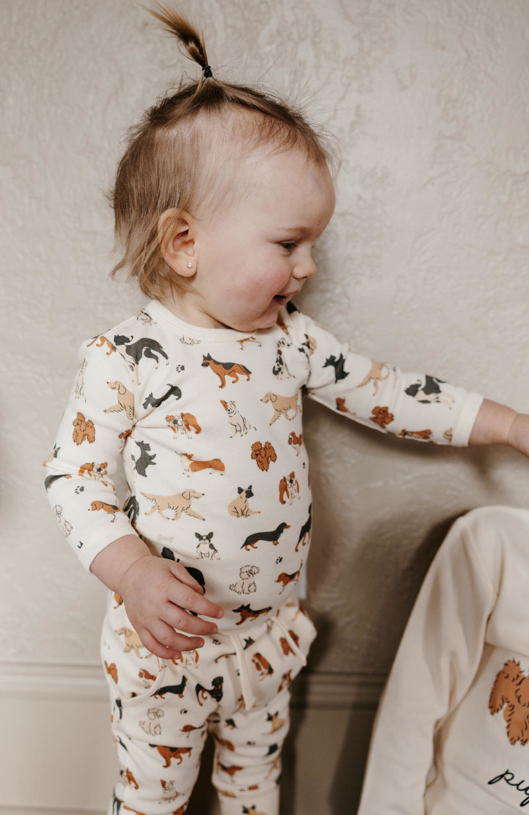 Child wearing Organic Long-Sleeve Bodysuit in Puppy Love.