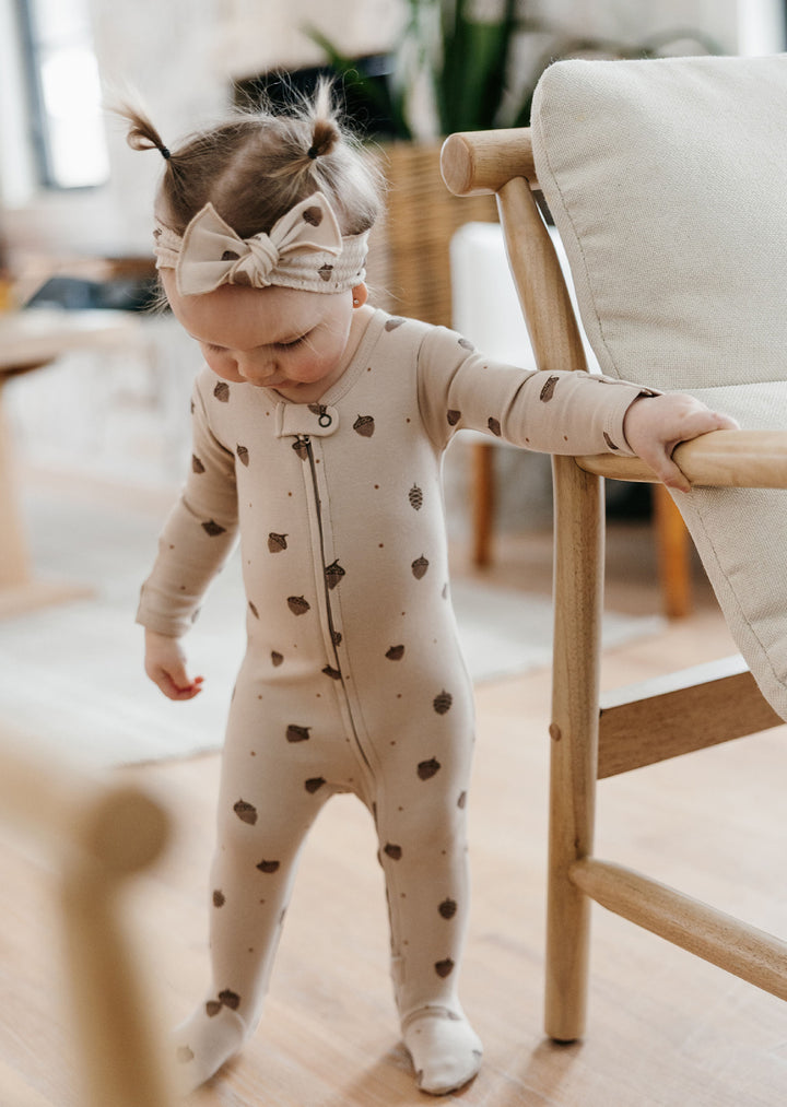 Child wearing Organic Smocked Tie Headband in Little Acorn.
