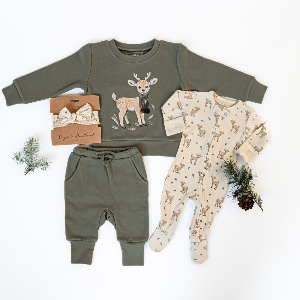 Child wearing Organic Smocked Tie Headband in White Tail Deer.