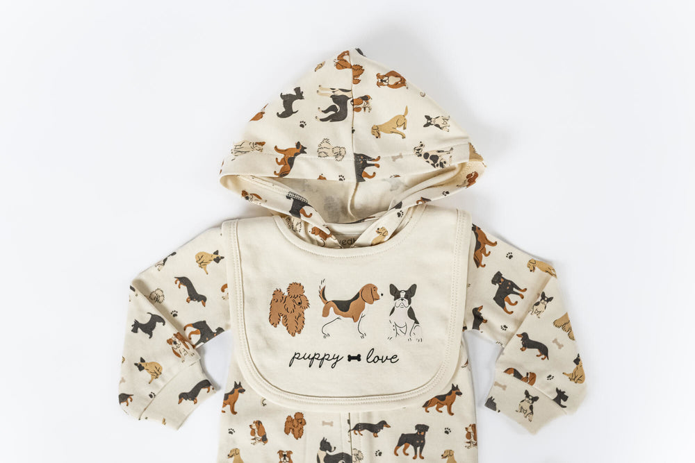 Child wearing Organic Reversible Bib in Puppy Love.