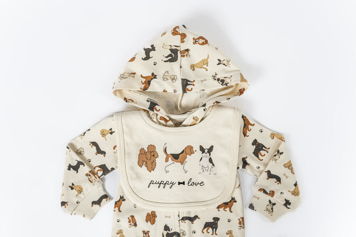 Child wearing Organic Reversible Bib in Puppy Love.