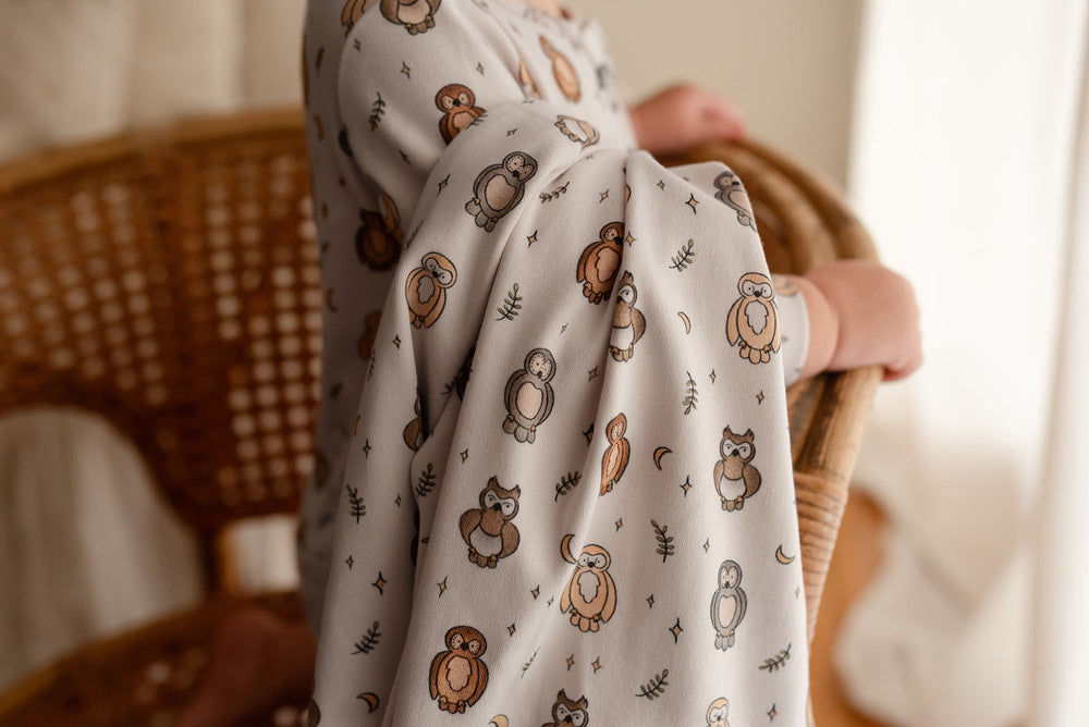 Child wearing Organic Blanket in Owl Hoo?.