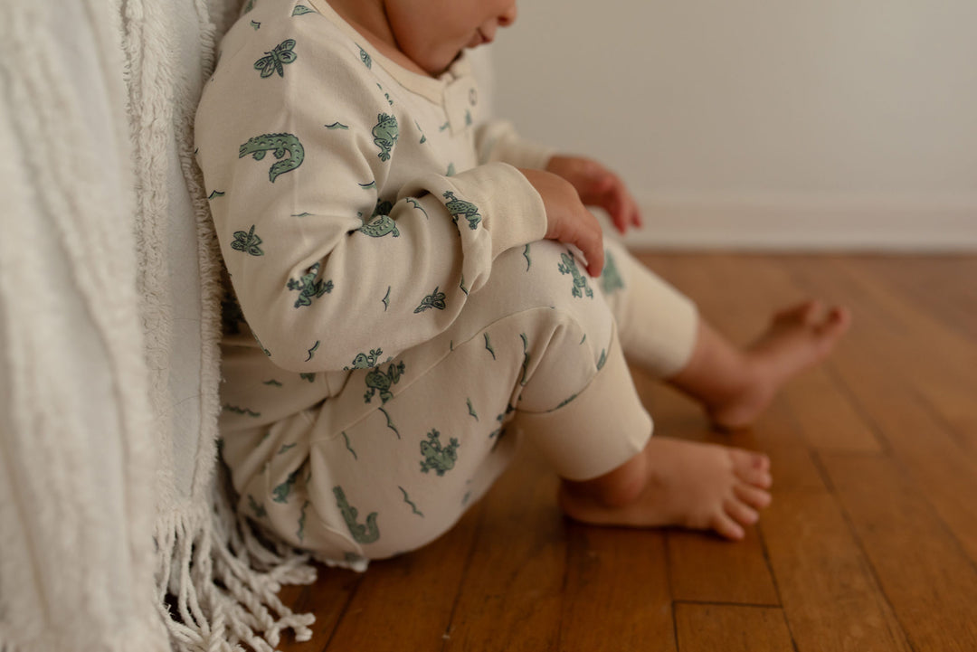 Child wearing Organic Footless 2-Way Zipper Romper in Alligator.