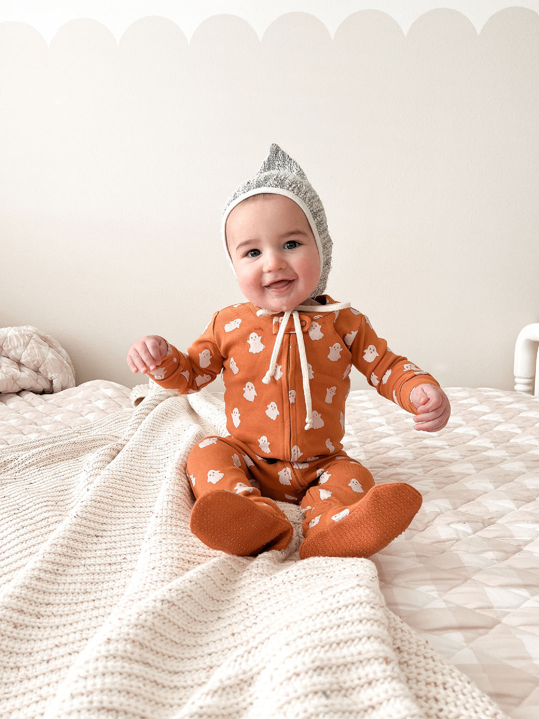 Child wearing Organic 2-Way Zipper Footie in Ghosts.