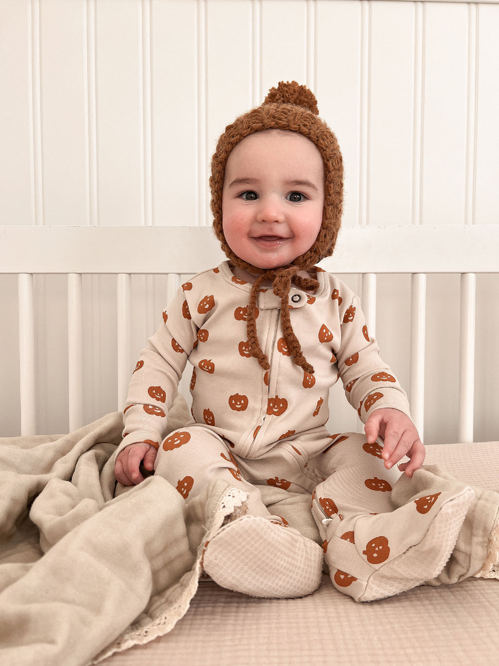 Child wearing Organic 2-Way Zipper Footie in Jack-o-Lanterns.