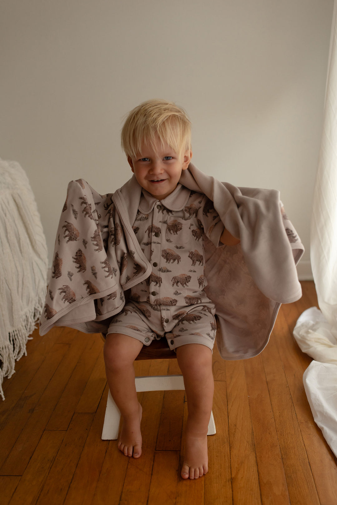 Child wearing Organic S/Sleeve Coverall in Bison.