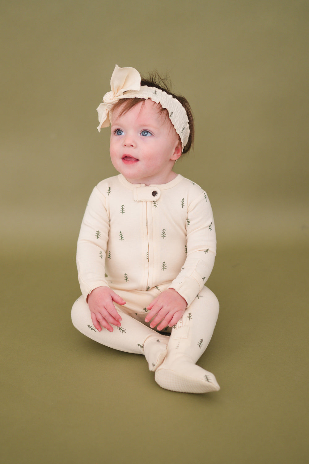 Child wearing Organic Smocked Headband in Buttercream Tree.