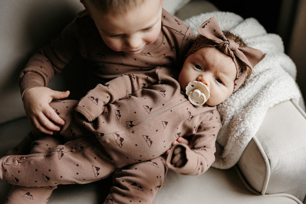 Child wearing Organic Smocked Headband in Latte Mountain.