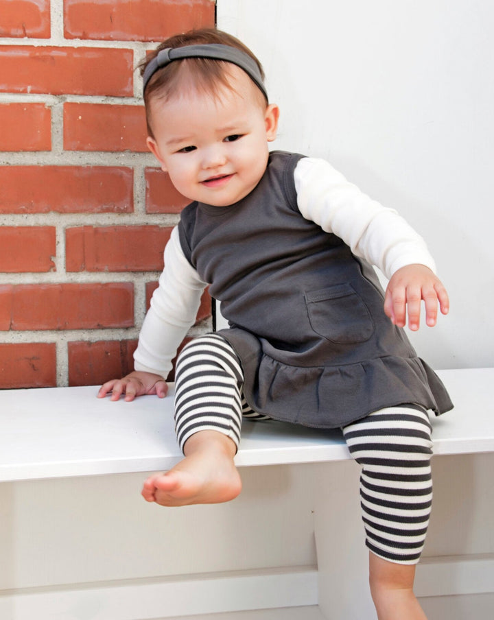 Child wearing Organic Leggings in Gray/Beige.