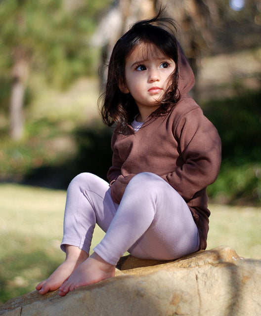 Child wearing Organic Leggings in Lavender.