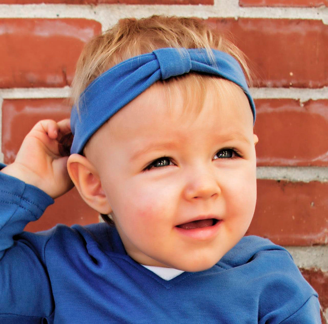 Child wearing Organic Headband in Slate.