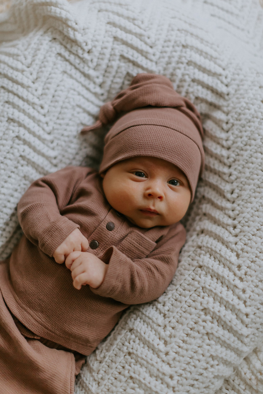 Child wearing Organic Thermal Knotted Cap in Cocoa.
