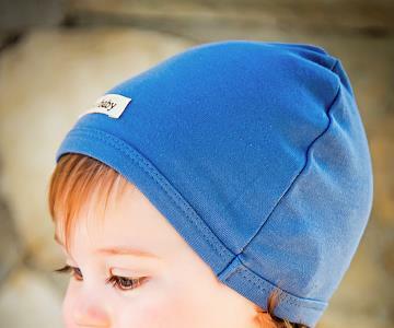 Child wearing Organic Cute Cap in Slate.